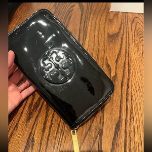 Tory Burch Black Patent Leather Zip Wallet